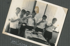 1958---Eating-in-at-the-tuckshop